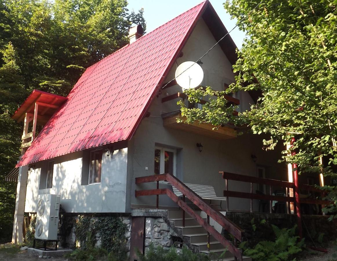Casa De Oaspeti Boga Pietroasa  Buitenkant foto
