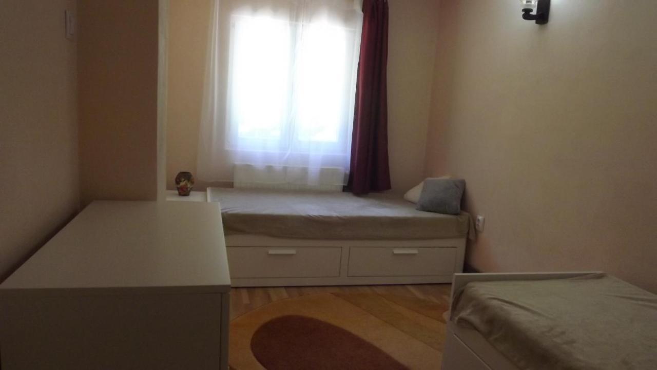 Casa De Oaspeti Boga Pietroasa  Buitenkant foto